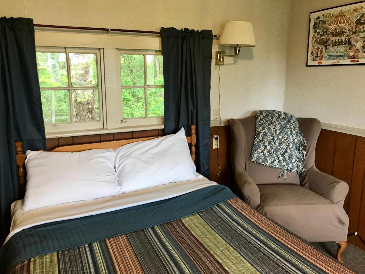 Chamber Lane Motel Round Lake Exteriér fotografie