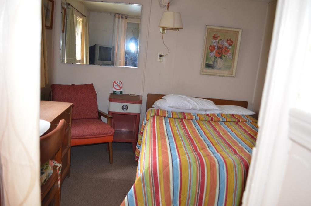 Chamber Lane Motel Round Lake Exteriér fotografie