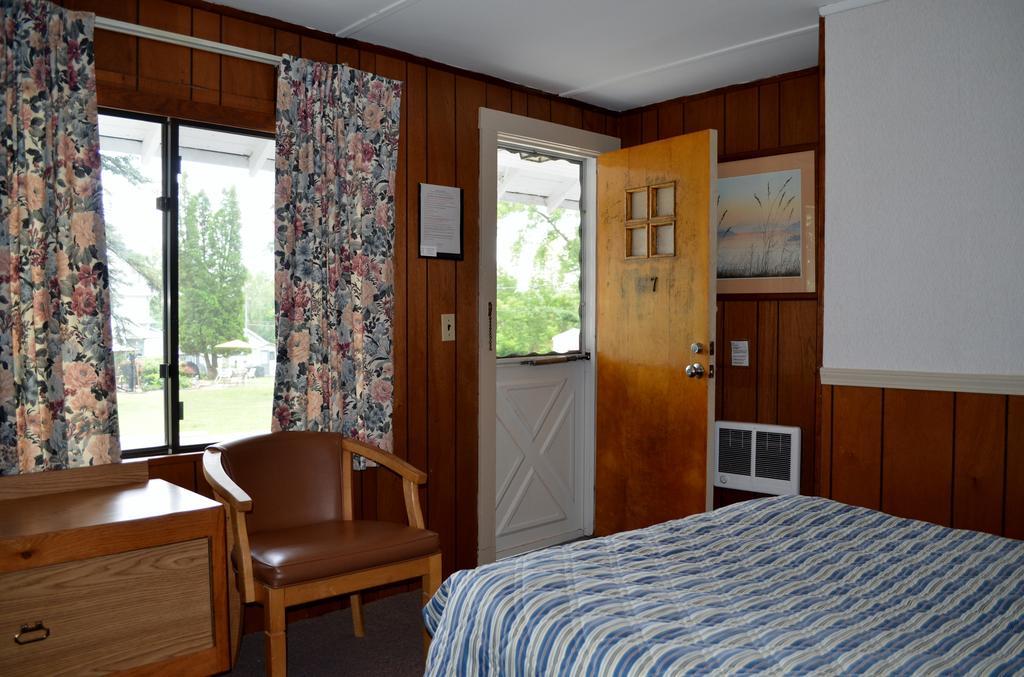 Chamber Lane Motel Round Lake Exteriér fotografie