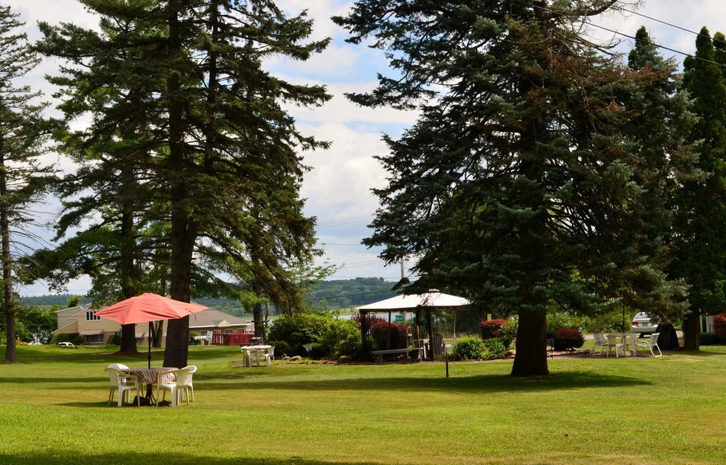 Chamber Lane Motel Round Lake Exteriér fotografie