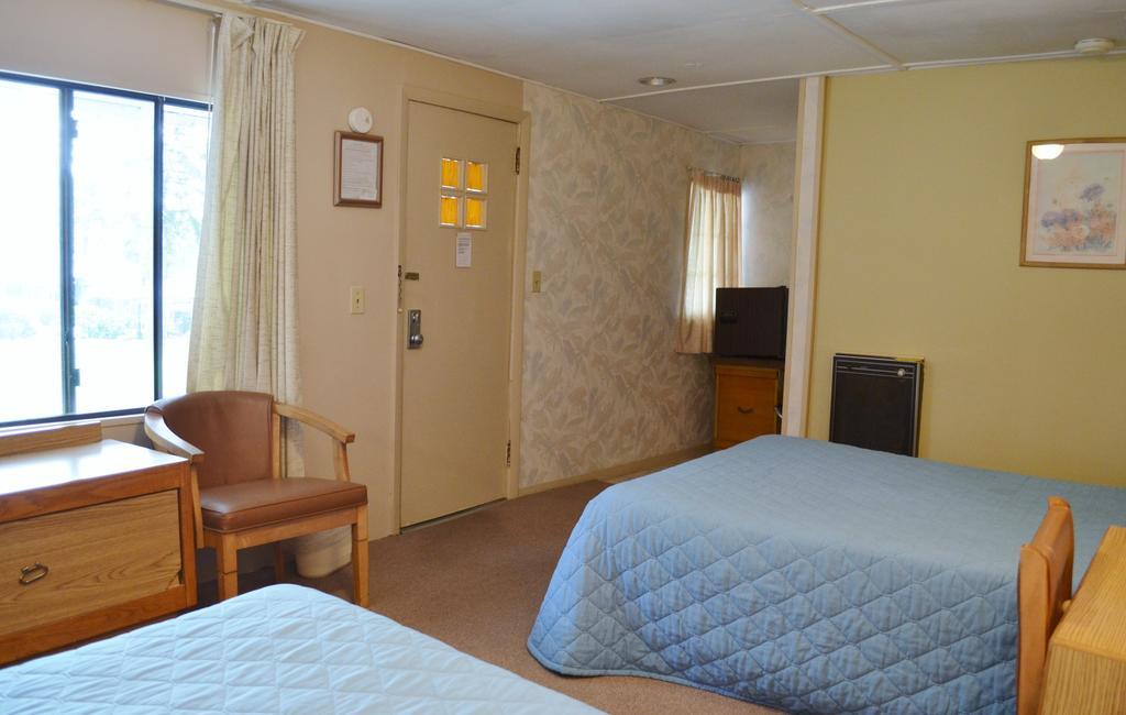 Chamber Lane Motel Round Lake Pokoj fotografie